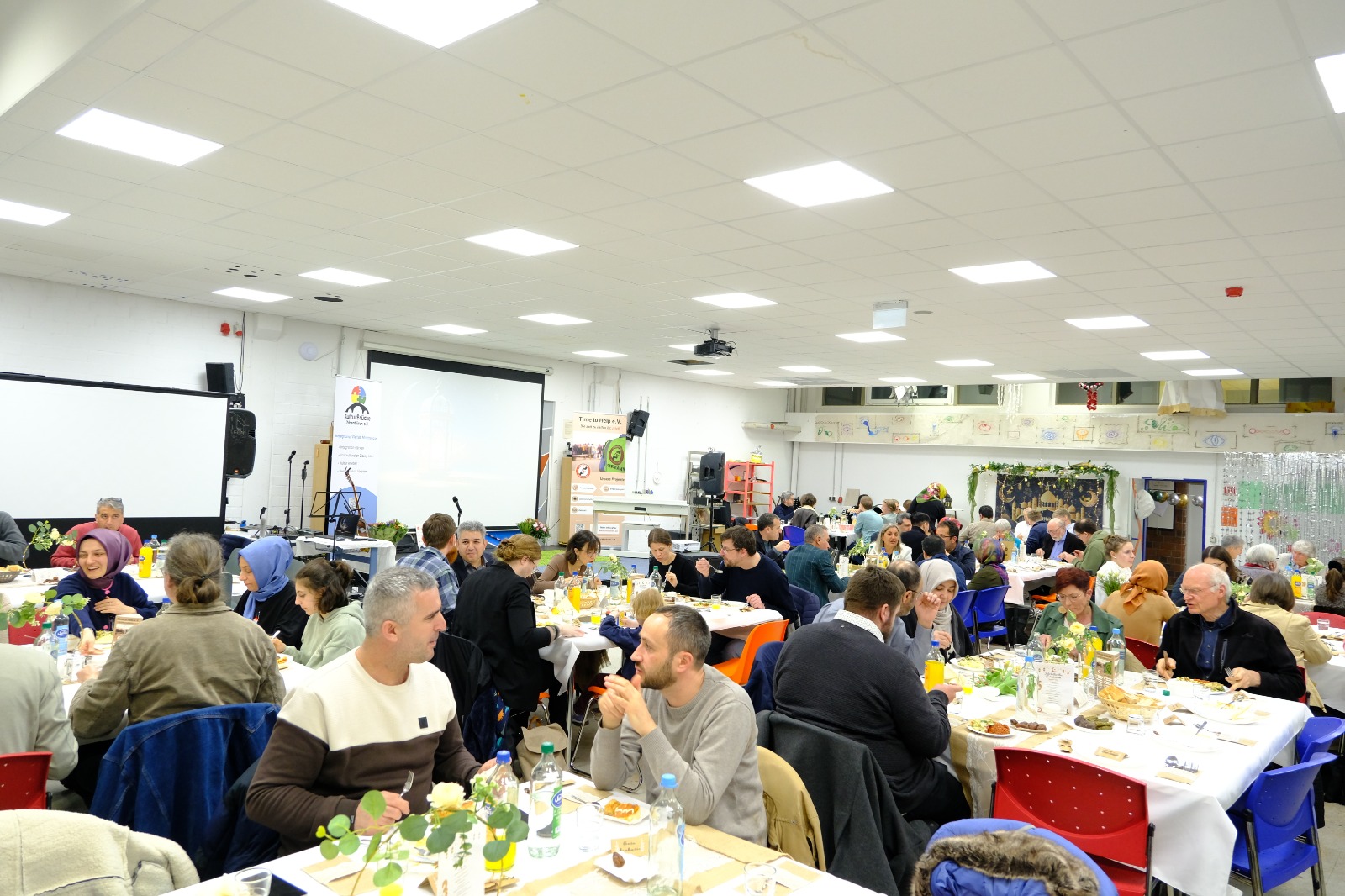 Wir haben gemeinsam unser Fastenbrechen durchgeführt…